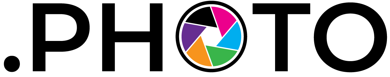 Der Mann zeigt mit dem Finger auf dich