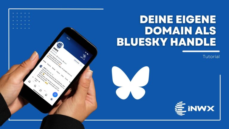 Blauer Hintergrund, Links zwei Hände die ein Smartphone in der Hand halten, rechts oben steht der Beitragstitel